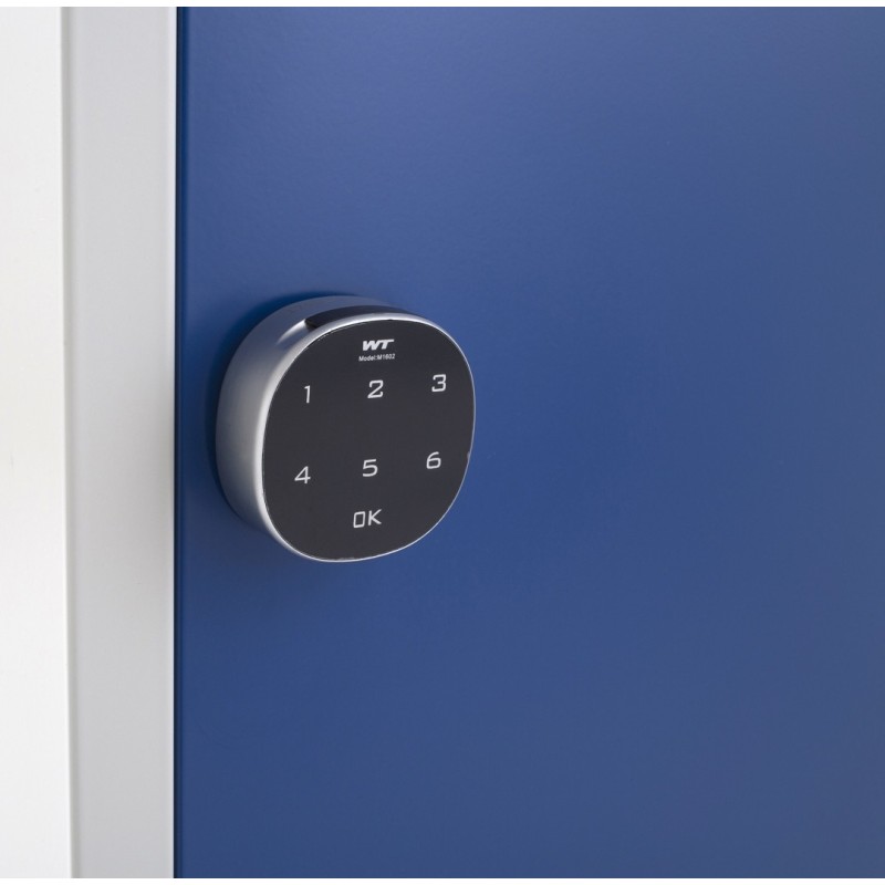 Serrure à code électronique à clavier sur une porte de vestiaire