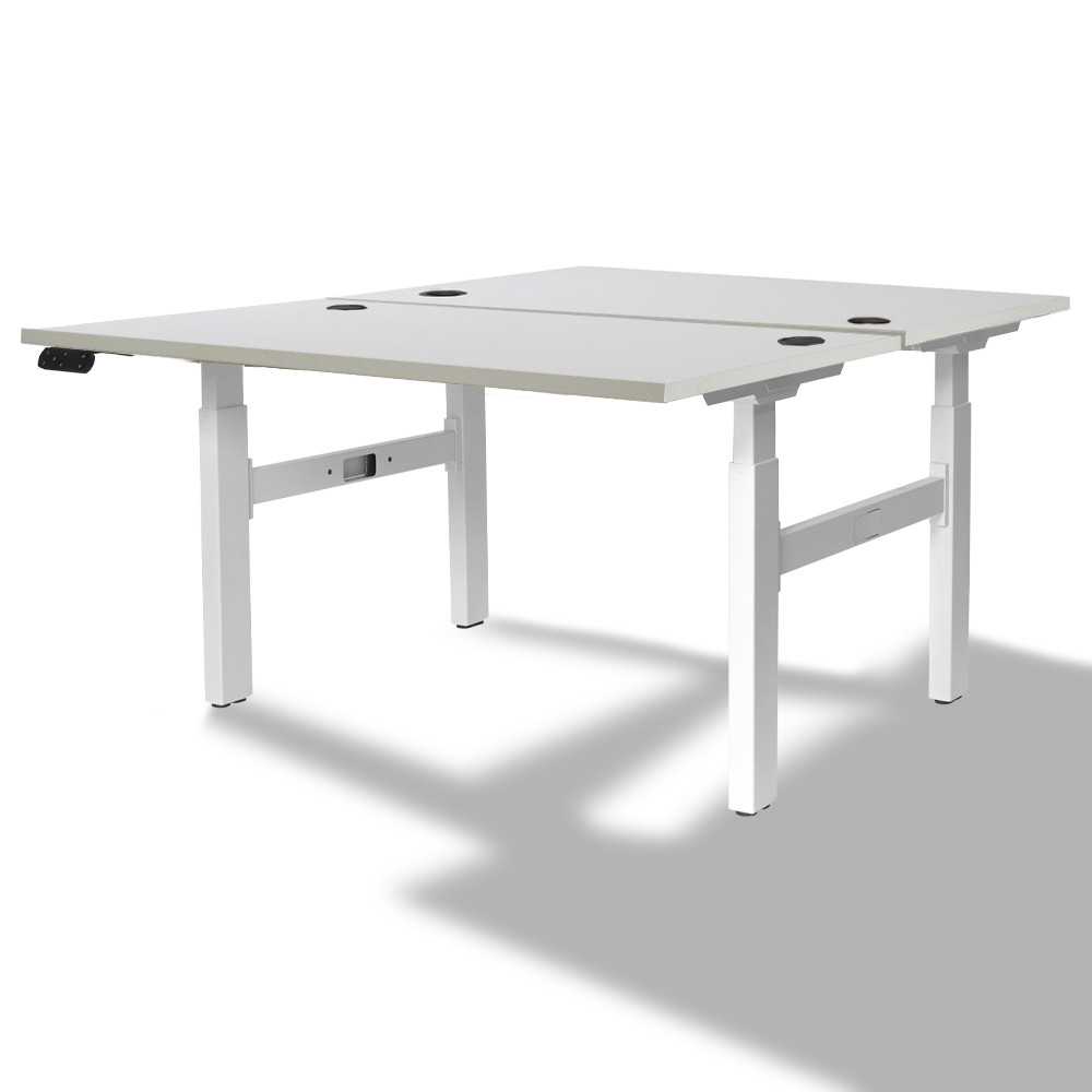 Bureau Bench 2 personnes  avec piètement électrique avec plateau blanc vue de trois-quarts