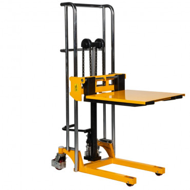 Gerbeur / Table, 400kg, levée 1300mm vue de trois quart avec fourches mi hauteur