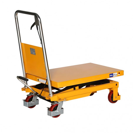 Table élévatrice TF15, 150kg, 700x450mm vu de trois quart avec le plateau baissé