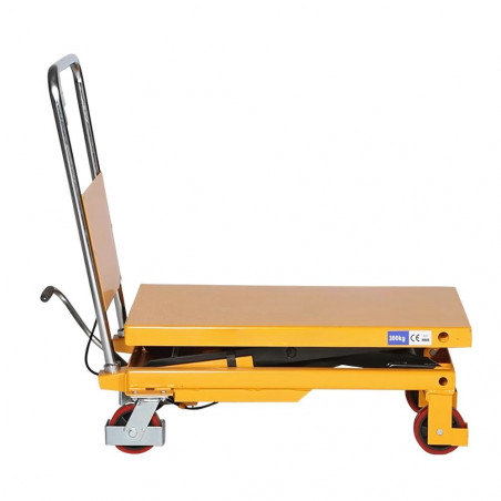Table élévatrice TF15, 150kg, 700x450mm vu de profil avec le plateau baissé