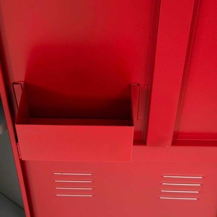 Vestiaire pompier 2 cases, vue rapprochée