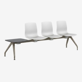 Chaises sur poutre